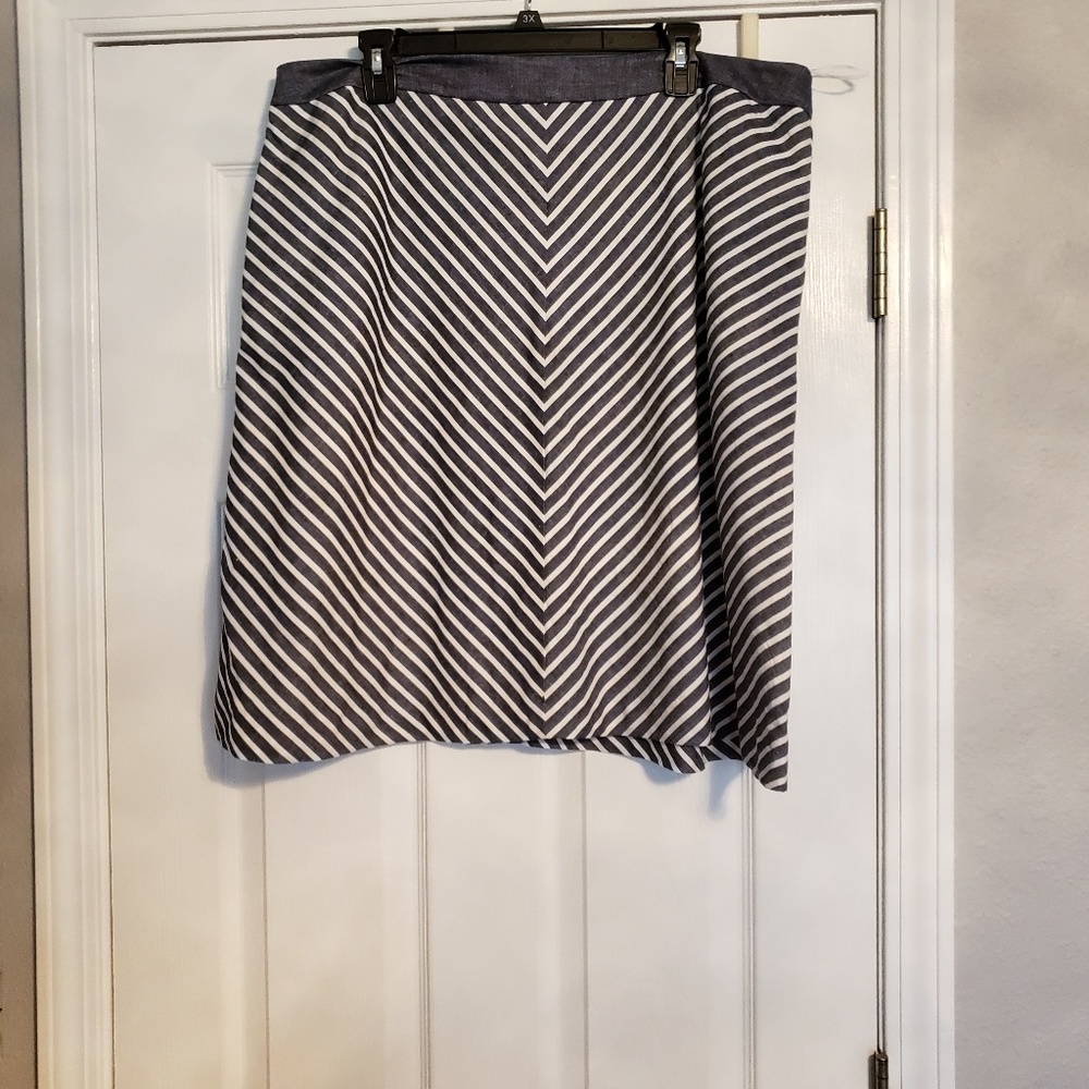 🌷Skirt - Picture 2 of 3